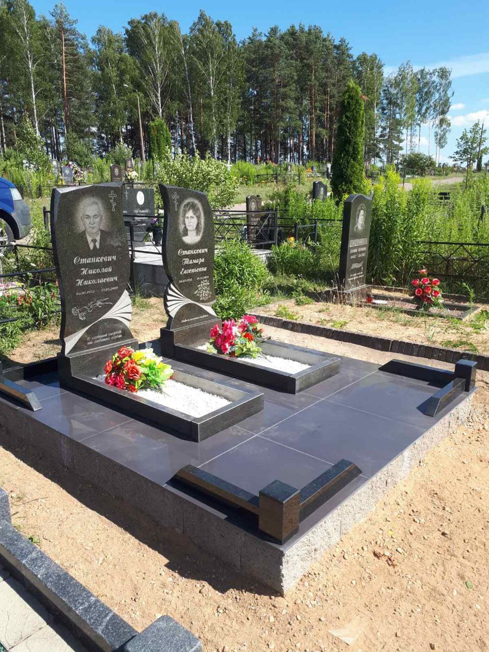 установка памятников на кладбище цена